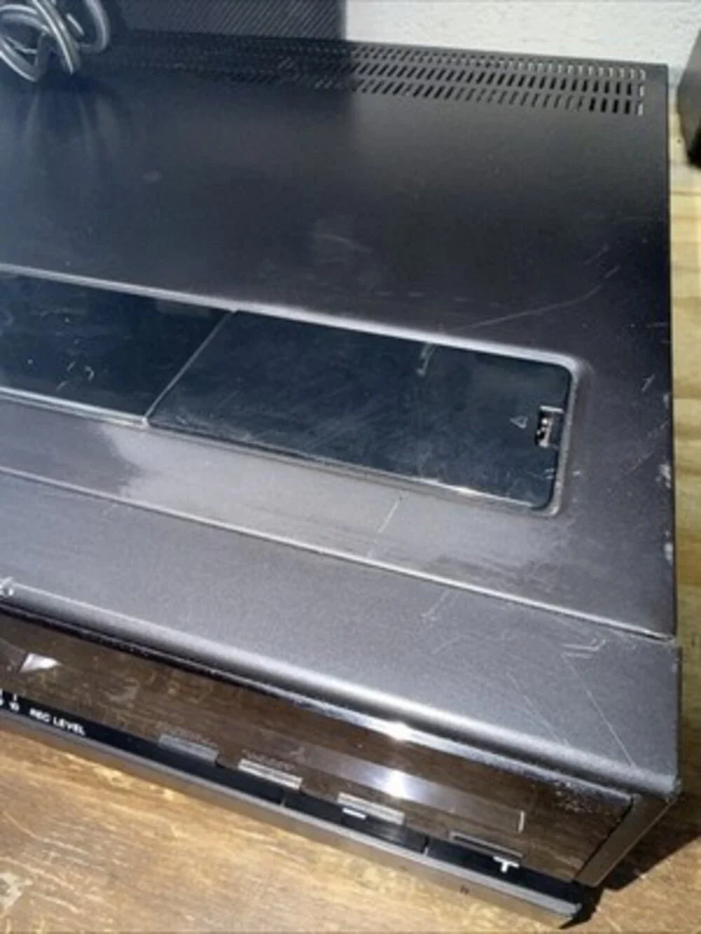 Sony SL-HF400 Betamax Super Beta Hi-Fi VCR Player RCA Video - POWERED ON - READ
